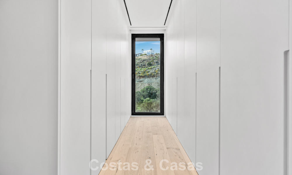 Move-in ready villa with modern architecture for sale in a secure residential area of Marbella - Benahavis 777149