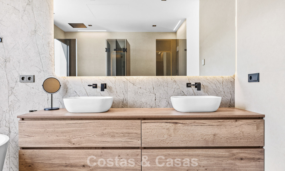Move-in ready villa with modern architecture for sale in a secure residential area of Marbella - Benahavis 777153