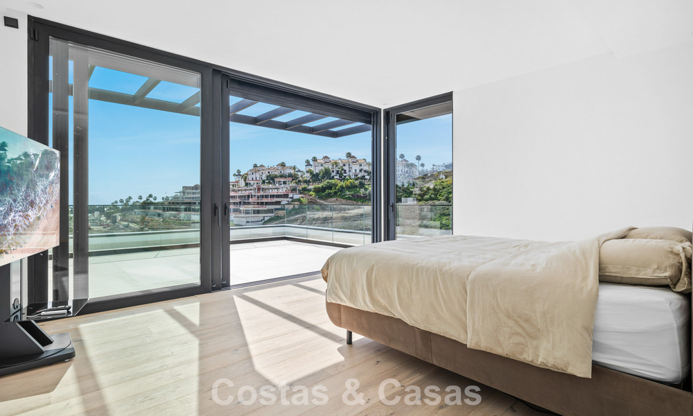 Move-in ready villa with modern architecture for sale in a secure residential area of Marbella - Benahavis 777156