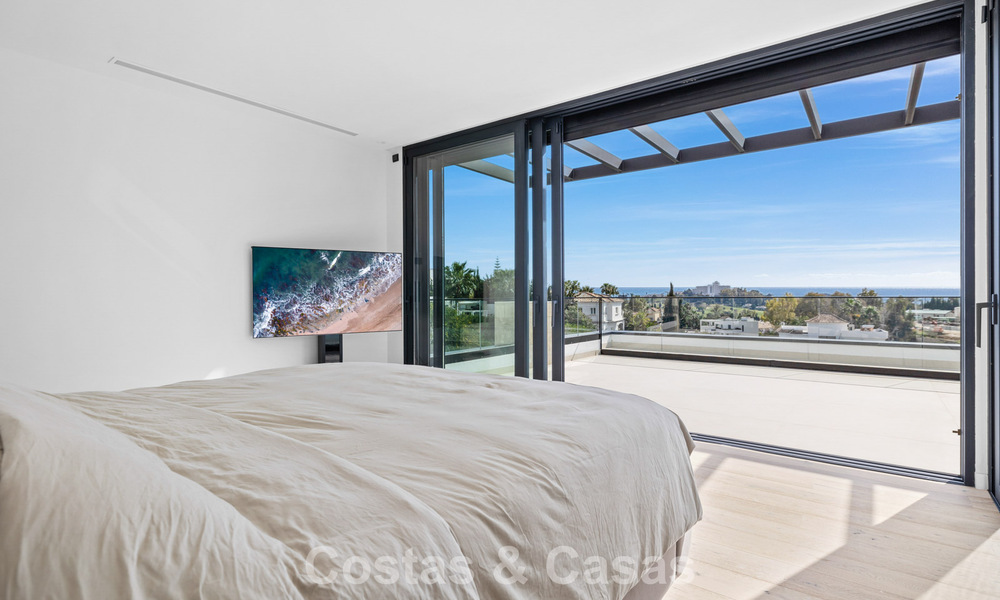 Move-in ready villa with modern architecture for sale in a secure residential area of Marbella - Benahavis 777157