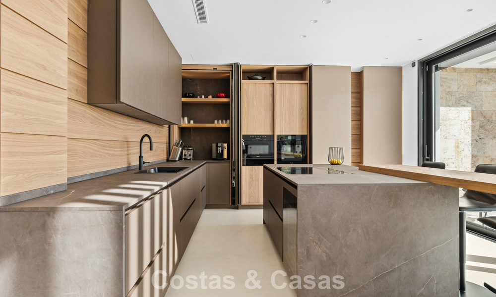 Move-in ready villa with modern architecture for sale in a secure residential area of Marbella - Benahavis 777161