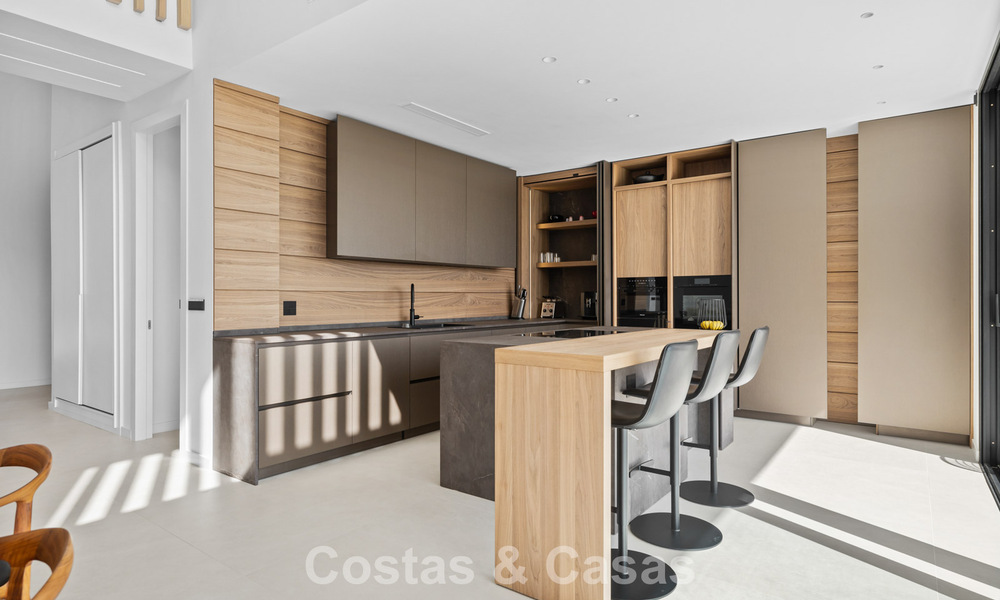 Move-in ready villa with modern architecture for sale in a secure residential area of Marbella - Benahavis 777162