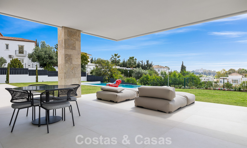 Move-in ready villa with modern architecture for sale in a secure residential area of Marbella - Benahavis 777163