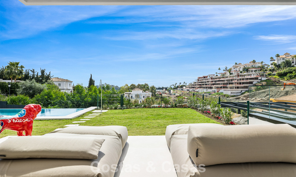 Move-in ready villa with modern architecture for sale in a secure residential area of Marbella - Benahavis 777164
