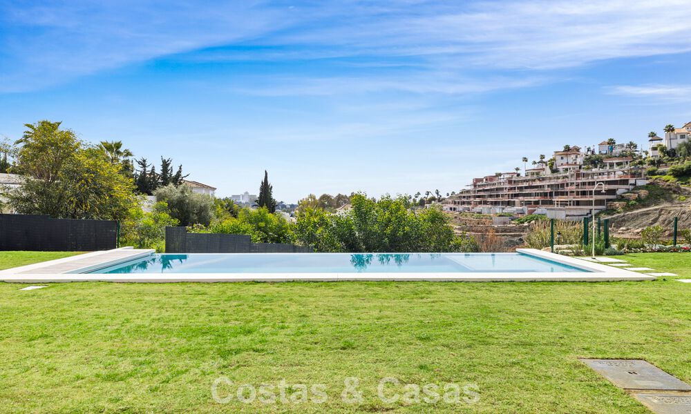 Move-in ready villa with modern architecture for sale in a secure residential area of Marbella - Benahavis 777165