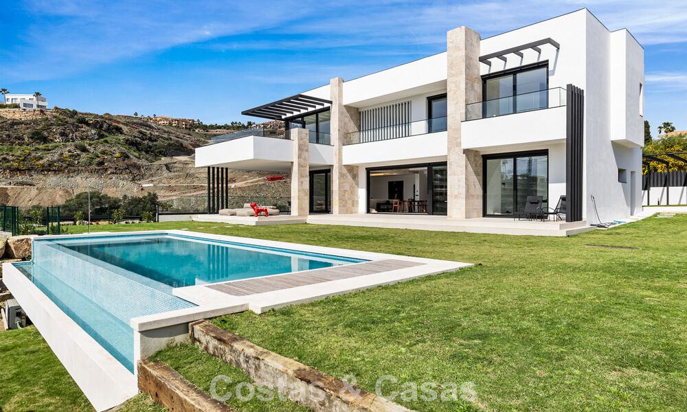 Move-in ready villa with modern architecture for sale in a secure residential area of Marbella - Benahavis 777167