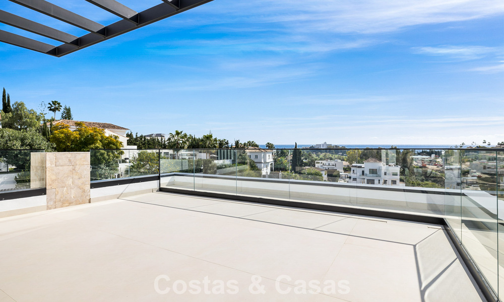 Move-in ready villa with modern architecture for sale in a secure residential area of Marbella - Benahavis 777173