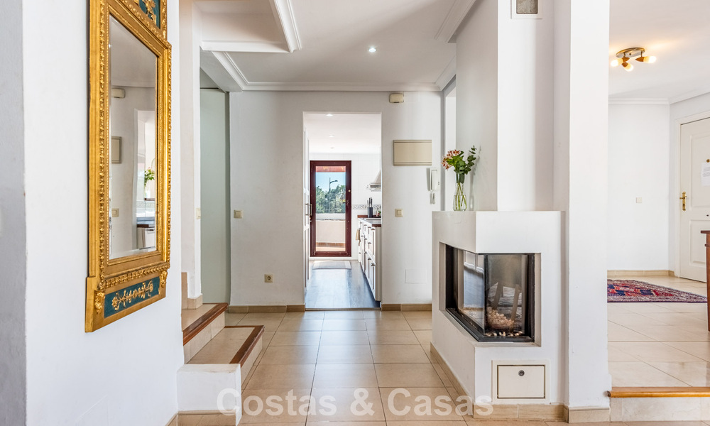 Duplex Penthouse for sale within walking distance to all amenities and Puerto Banus in Nueva Andalucia, Marbella 777361