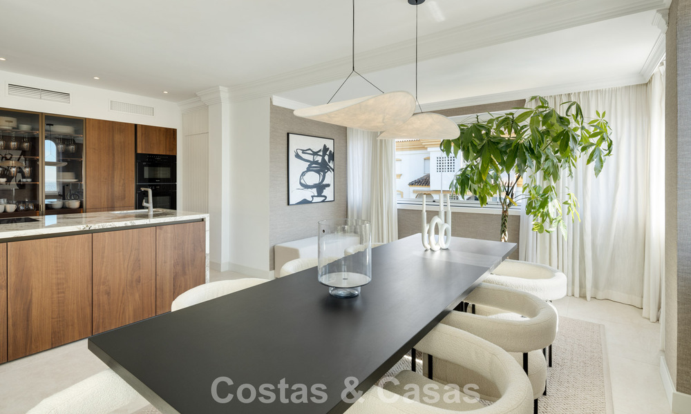 Move-in ready duplex penthouse for sale in a 24-hour security urbanization on Marbella’s Golden Mile 777103