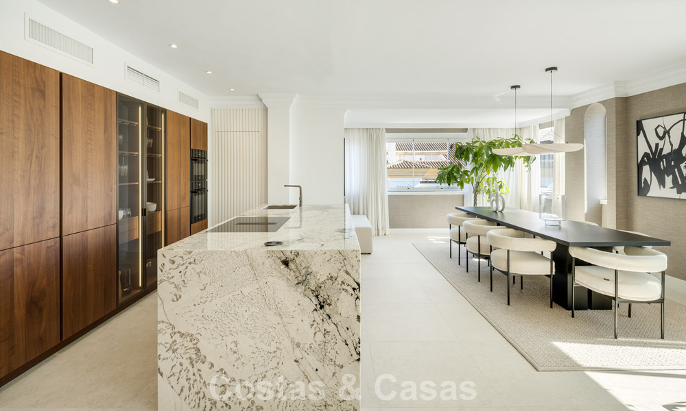 Move-in ready duplex penthouse for sale in a 24-hour security urbanization on Marbella’s Golden Mile 777109