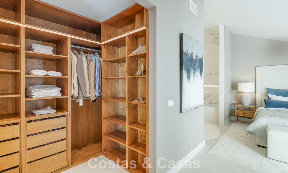 Move-in ready duplex penthouse for sale in a 24-hour security urbanization on Marbella’s Golden Mile 777112