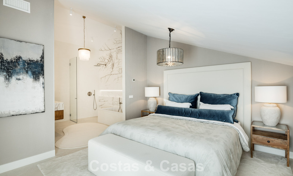 Move-in ready duplex penthouse for sale in a 24-hour security urbanization on Marbella’s Golden Mile 777113