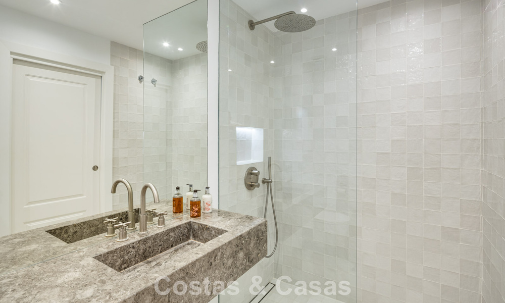 Move-in ready duplex penthouse for sale in a 24-hour security urbanization on Marbella’s Golden Mile 777121