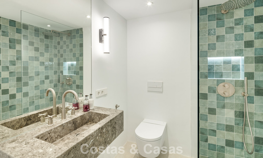 Move-in ready duplex penthouse for sale in a 24-hour security urbanization on Marbella’s Golden Mile 777124