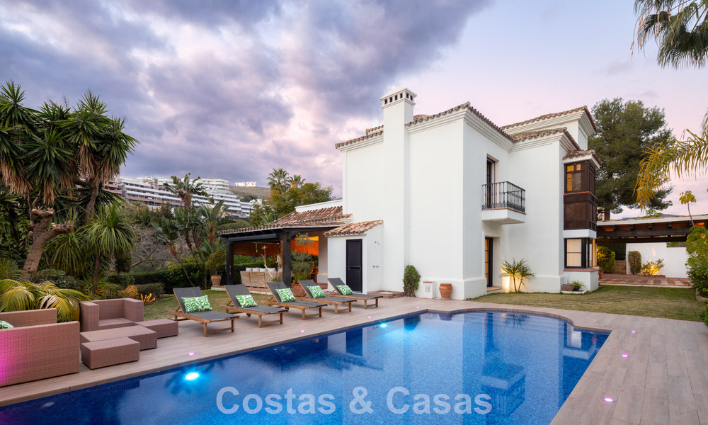 Move-in ready luxury villa for sale bordering a prime golf course in La Quinta, Marbella - Benahavis 777066