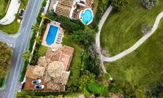 Move-in ready luxury villa for sale bordering a prime golf course in La Quinta, Marbella - Benahavis 777067 