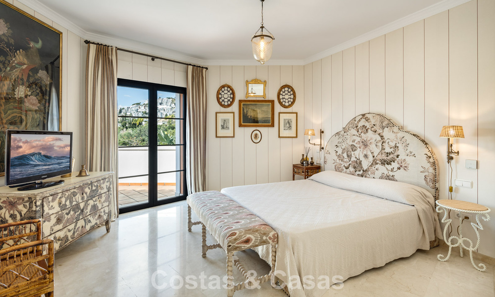 Move-in ready luxury villa for sale bordering a prime golf course in La Quinta, Marbella - Benahavis 777074
