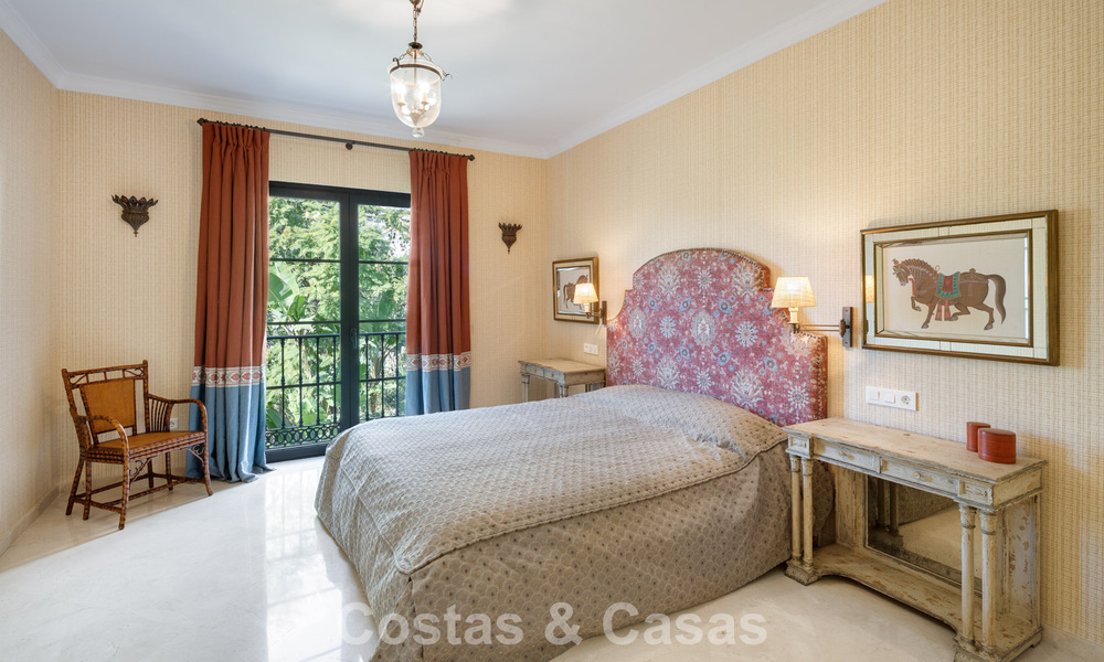 Move-in ready luxury villa for sale bordering a prime golf course in La Quinta, Marbella - Benahavis 777076