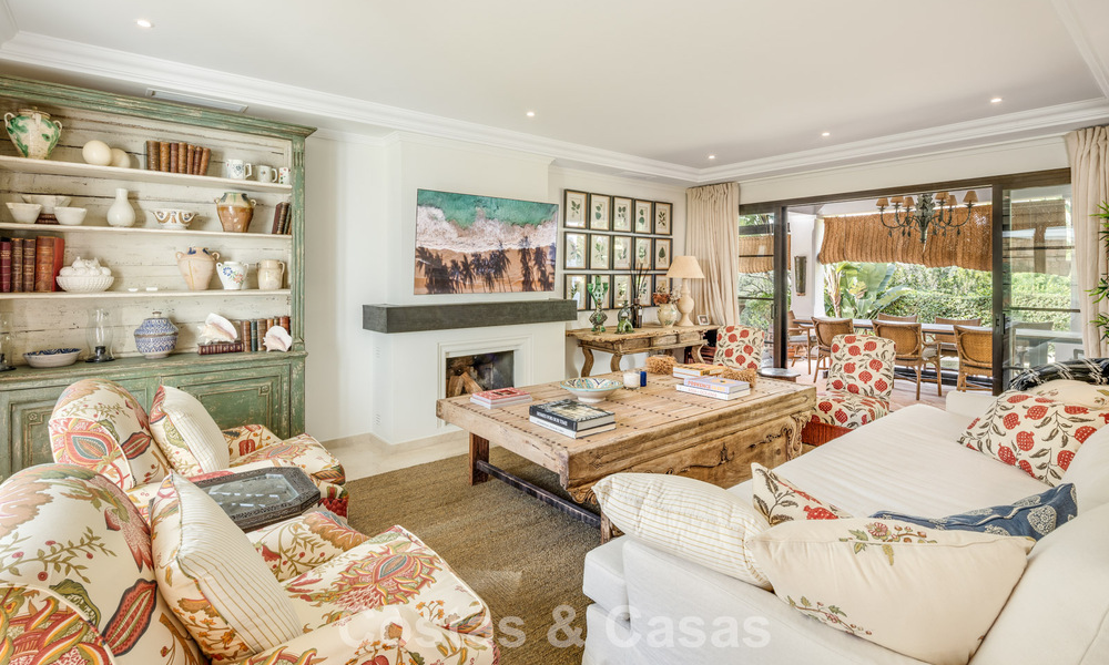 Move-in ready luxury villa for sale bordering a prime golf course in La Quinta, Marbella - Benahavis 777081