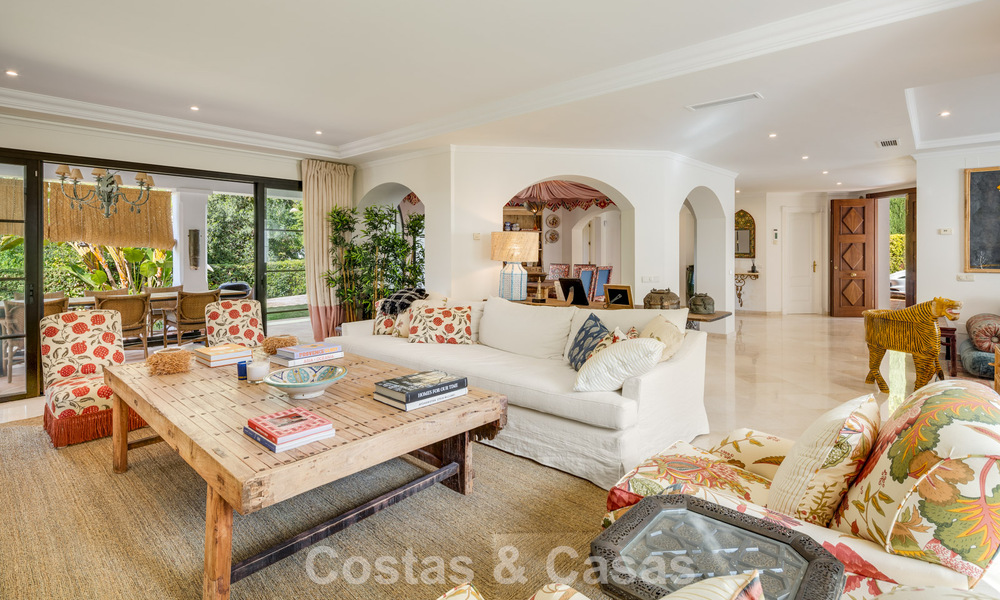 Move-in ready luxury villa for sale bordering a prime golf course in La Quinta, Marbella - Benahavis 777082