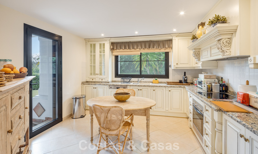 Move-in ready luxury villa for sale bordering a prime golf course in La Quinta, Marbella - Benahavis 777085