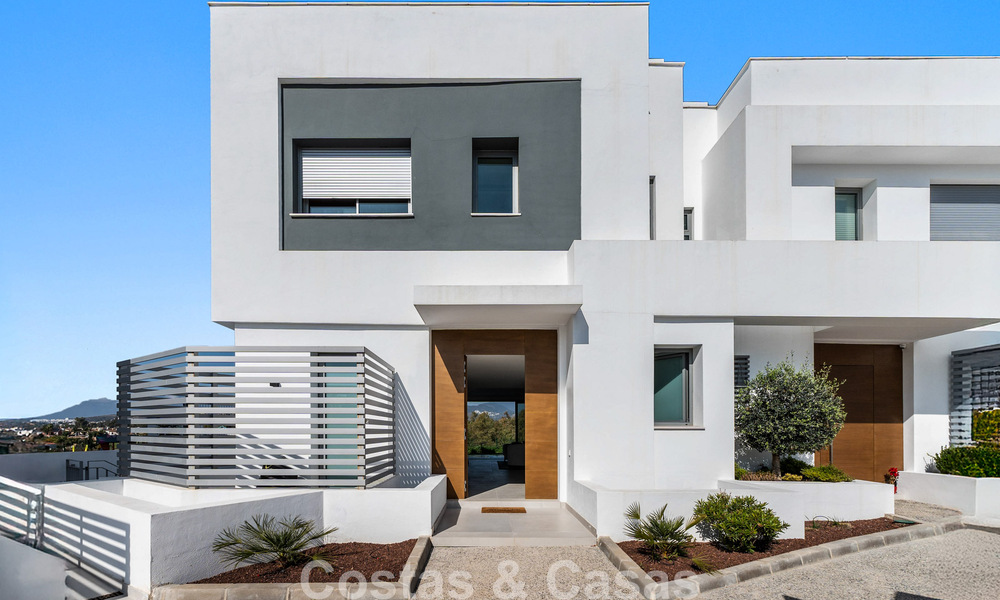 Luxurious, modern semi-detached villa for sale close to all amenities in Guadalmina and San Pedro, Marbella 777337