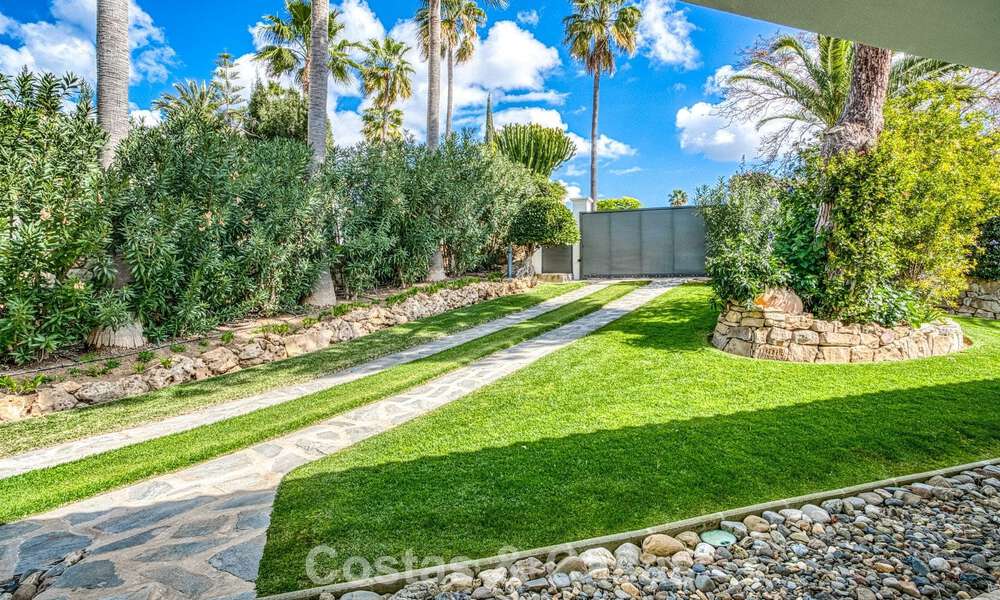 Spacious 4 bedroom family villa with sea views for sale in a sought-after residential area in Marbella East 777239
