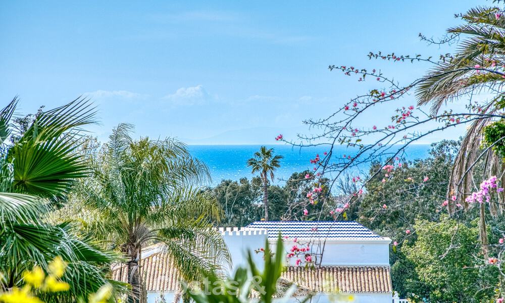 Spacious 4 bedroom family villa with sea views for sale in a sought-after residential area in Marbella East 777243