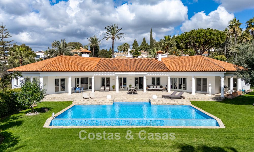 Spacious 4 bedroom family villa with sea views for sale in a sought-after residential area in Marbella East 777247