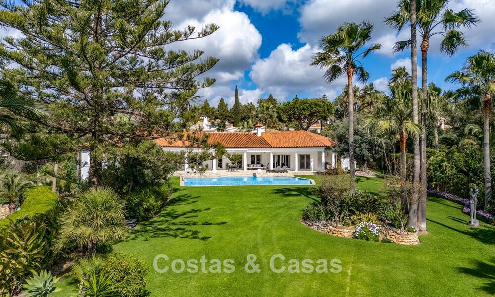 Spacious 4 bedroom family villa with sea views for sale in a sought-after residential area in Marbella East 777249