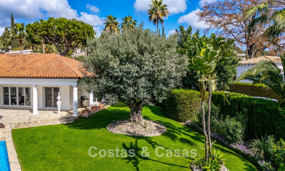 Spacious 4 bedroom family villa with sea views for sale in a sought-after residential area in Marbella East 777256