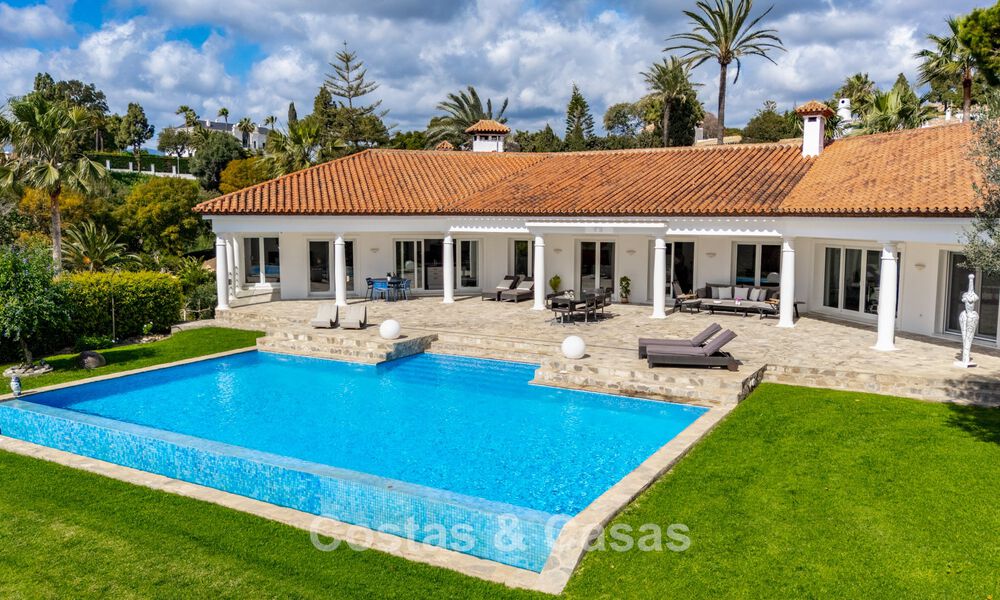 Spacious 4 bedroom family villa with sea views for sale in a sought-after residential area in Marbella East 777257