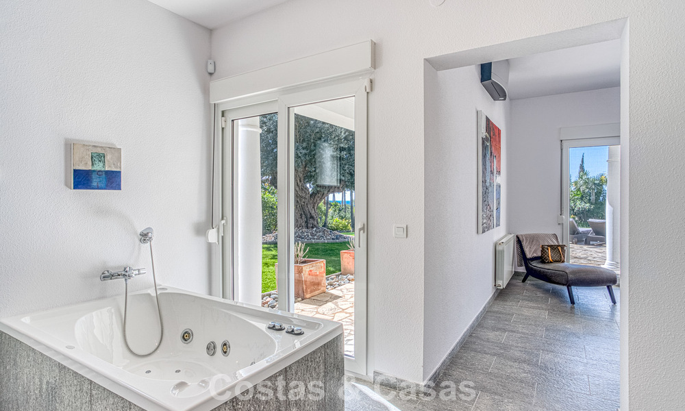 Spacious 4 bedroom family villa with sea views for sale in a sought-after residential area in Marbella East 777261