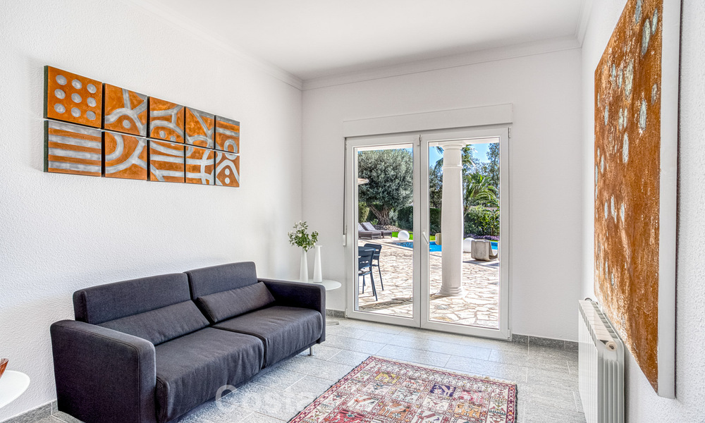 Spacious 4 bedroom family villa with sea views for sale in a sought-after residential area in Marbella East 777272