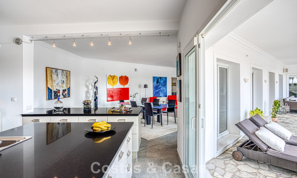 Spacious 4 bedroom family villa with sea views for sale in a sought-after residential area in Marbella East 777276