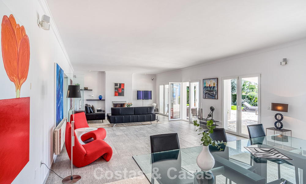 Spacious 4 bedroom family villa with sea views for sale in a sought-after residential area in Marbella East 777278