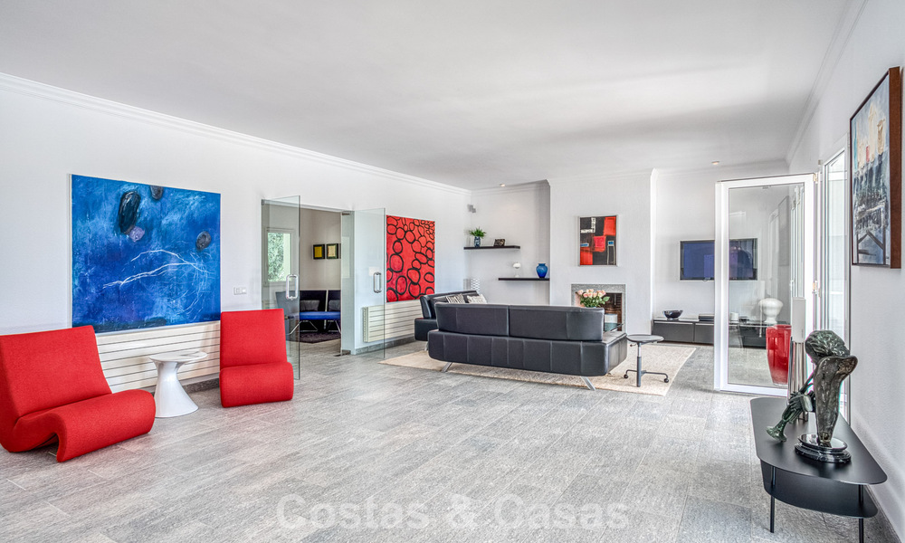 Spacious 4 bedroom family villa with sea views for sale in a sought-after residential area in Marbella East 777280