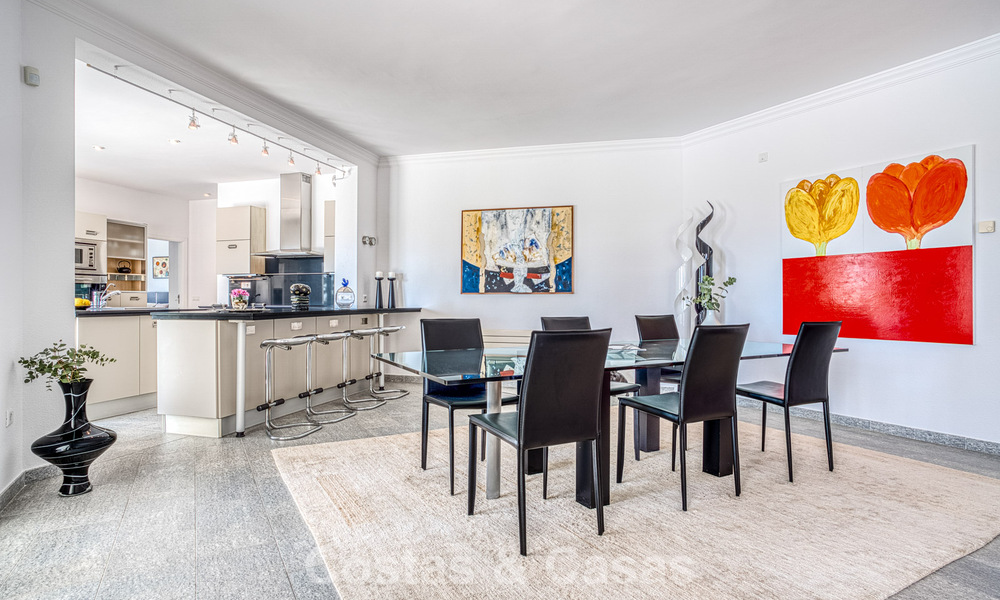 Spacious 4 bedroom family villa with sea views for sale in a sought-after residential area in Marbella East 777283