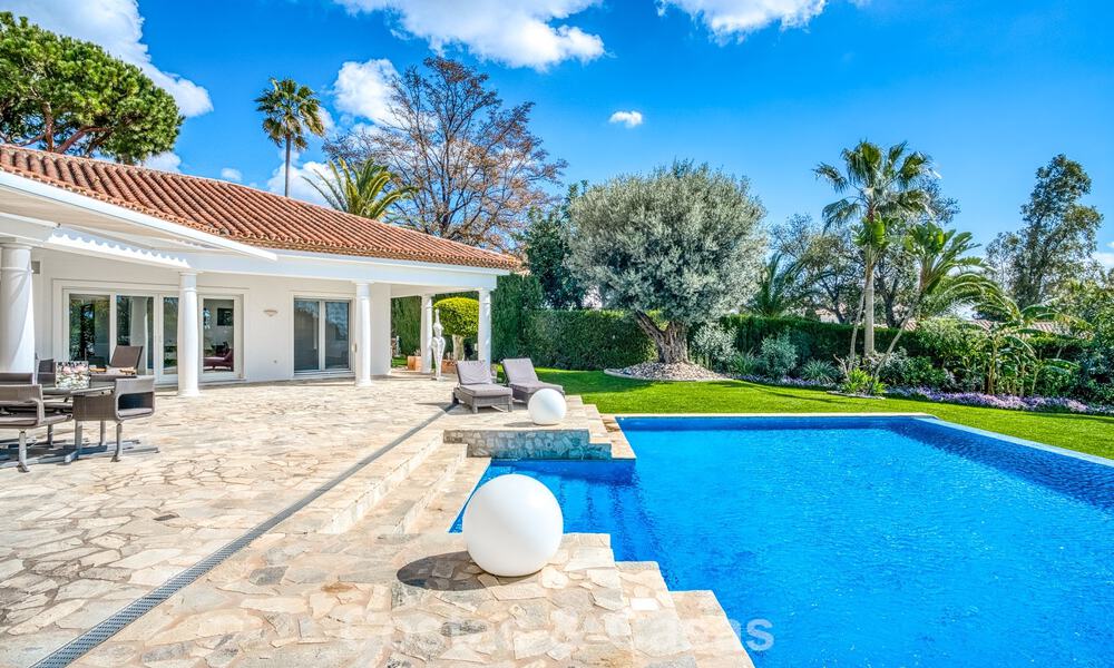 Spacious 4 bedroom family villa with sea views for sale in a sought-after residential area in Marbella East 777286