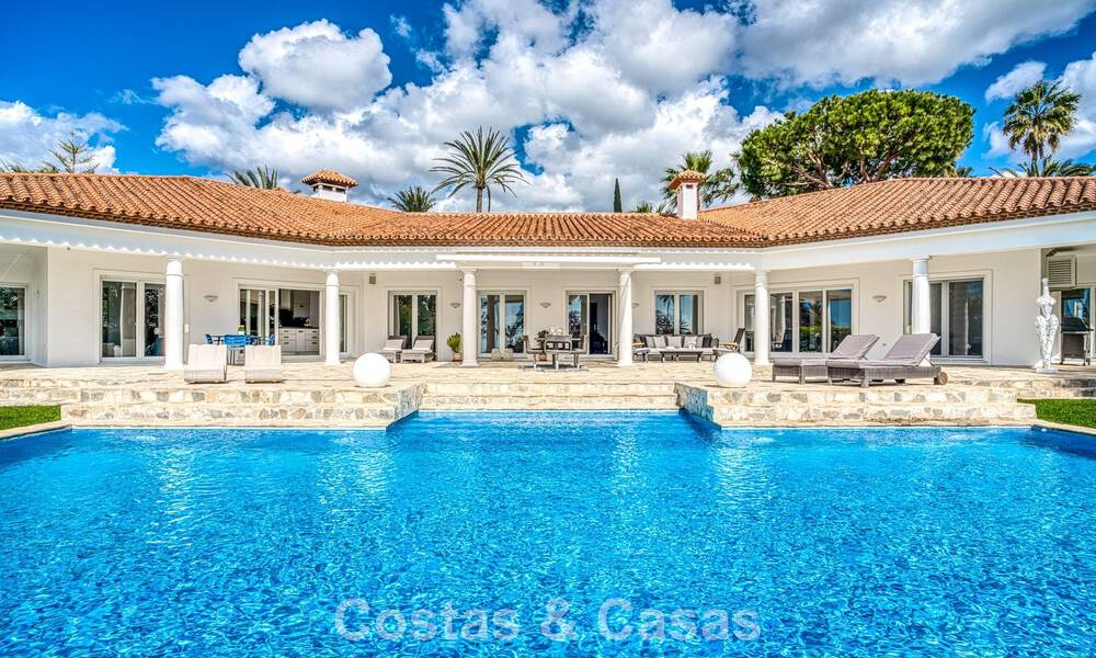 Spacious 4 bedroom family villa with sea views for sale in a sought-after residential area in Marbella East 777288