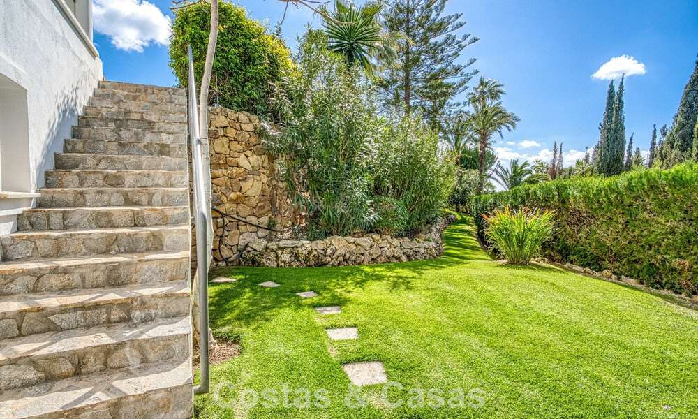 Spacious 4 bedroom family villa with sea views for sale in a sought-after residential area in Marbella East 777292