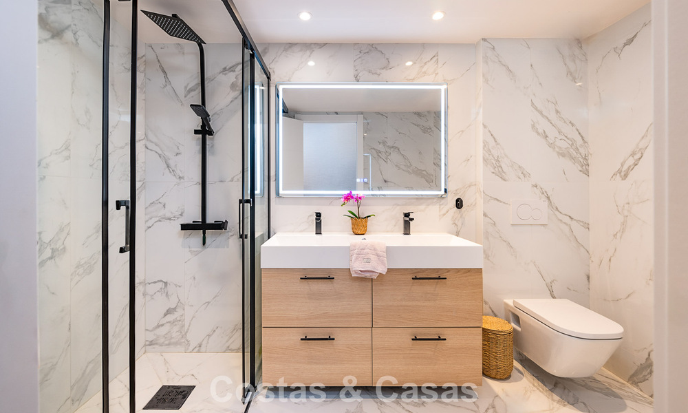 Renovated luxury apartment for sale in Gran Marbella on the beachfront on the Golden Mile / Marbella Center 777174
