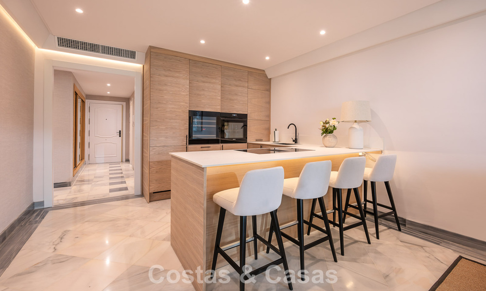 Renovated luxury apartment for sale in Gran Marbella on the beachfront on the Golden Mile / Marbella Center 777179