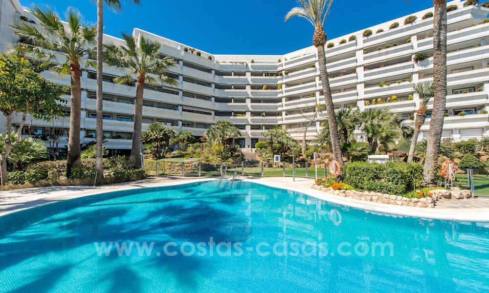 Renovated luxury apartment for sale in Gran Marbella on the beachfront on the Golden Mile / Marbella Center 777237