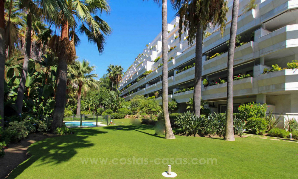 Renovated luxury apartment for sale in Gran Marbella on the beachfront on the Golden Mile / Marbella Center 777238