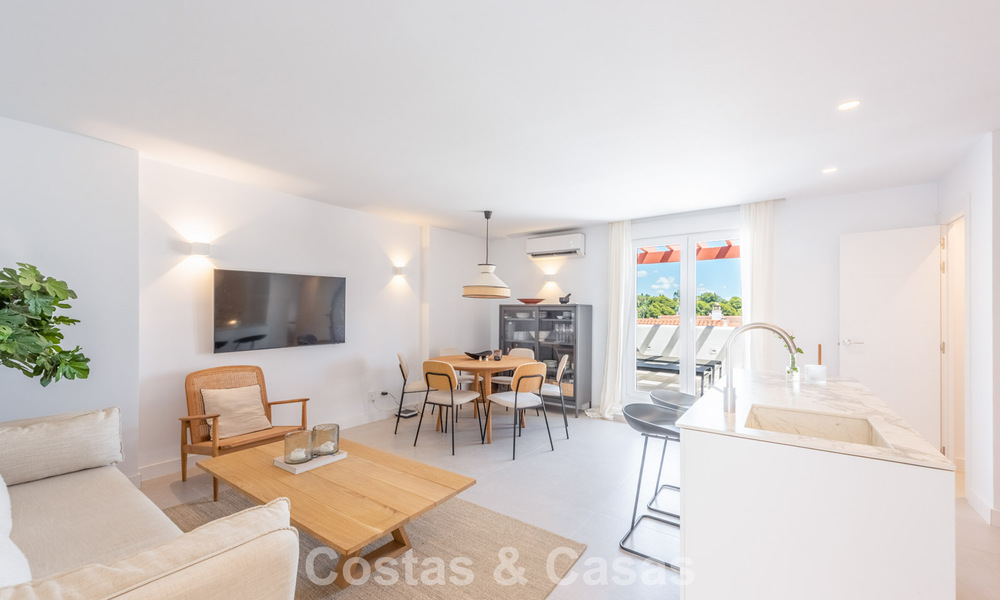 Renovated duplex penthouse for sale within walking distance to all amenities and Puerto Banus in Nueva Andalucia, Marbella 777372