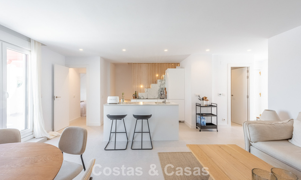Renovated duplex penthouse for sale within walking distance to all amenities and Puerto Banus in Nueva Andalucia, Marbella 777373