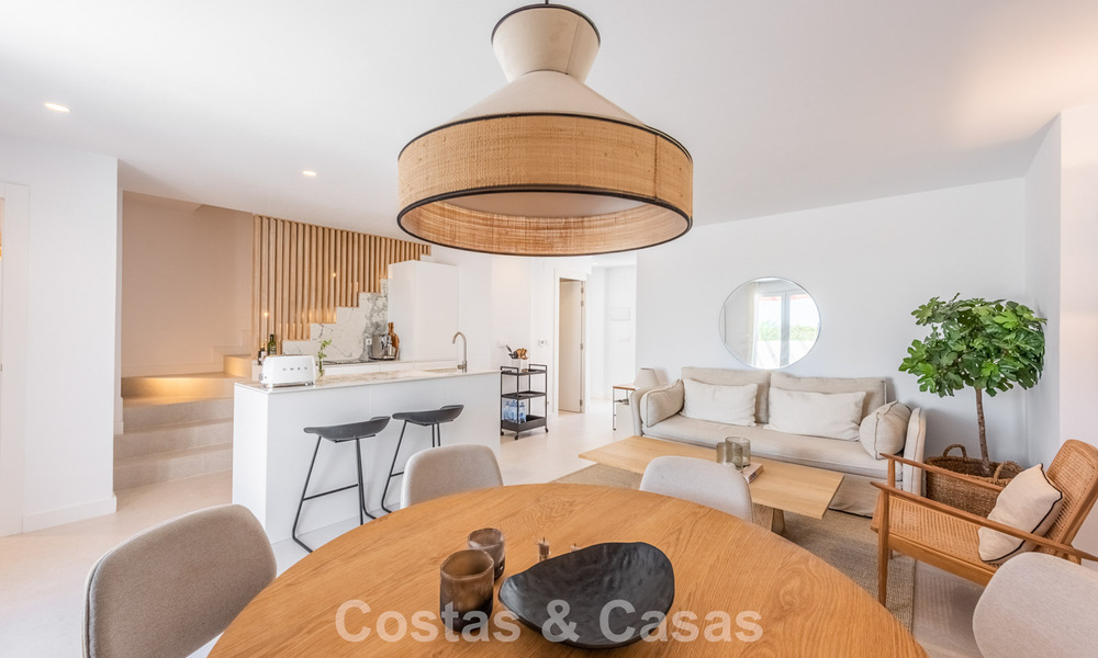 Renovated duplex penthouse for sale within walking distance to all amenities and Puerto Banus in Nueva Andalucia, Marbella 777375