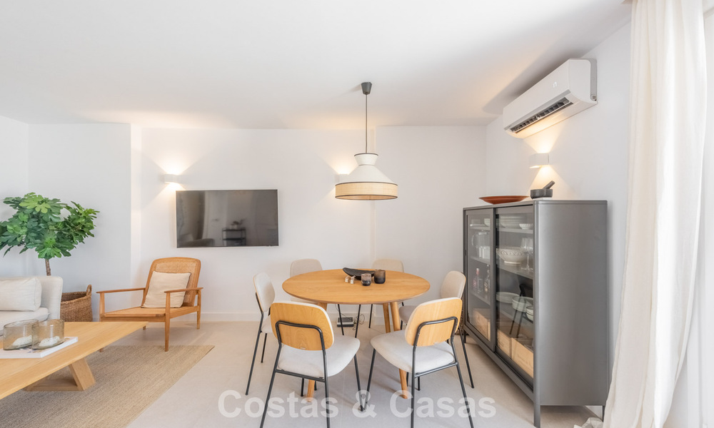 Renovated duplex penthouse for sale within walking distance to all amenities and Puerto Banus in Nueva Andalucia, Marbella 777377