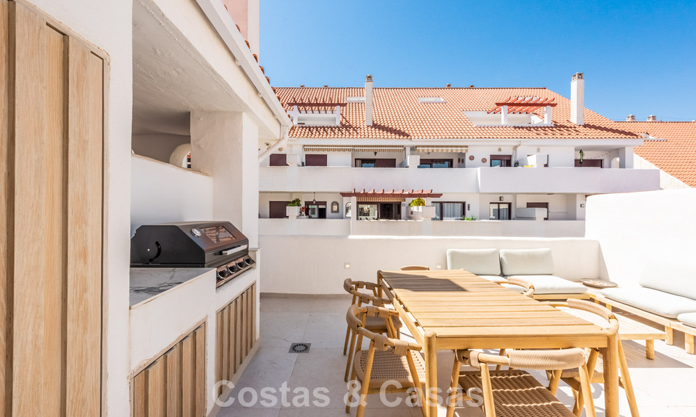 Renovated duplex penthouse for sale within walking distance to all amenities and Puerto Banus in Nueva Andalucia, Marbella 777380